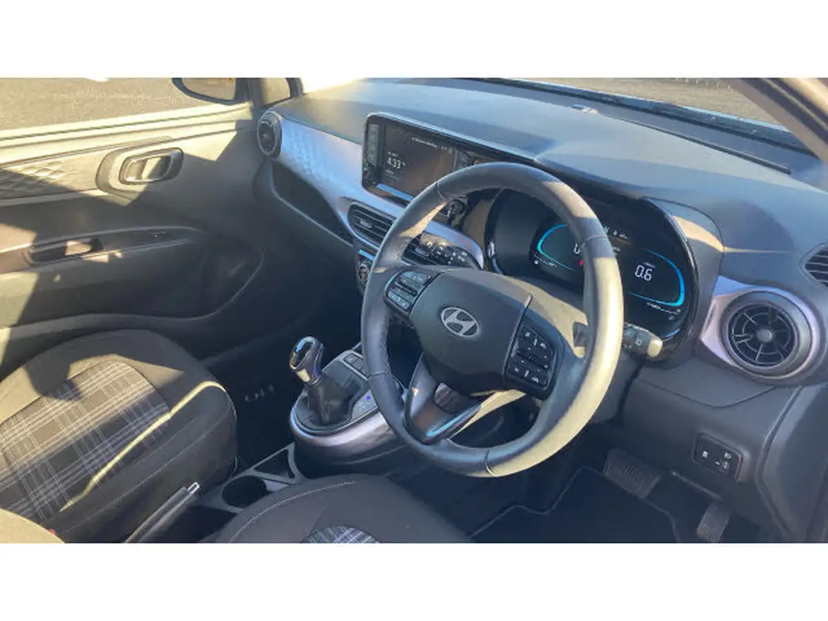 2024-hyundai-i10-12-premium-79ps-auto-big-10