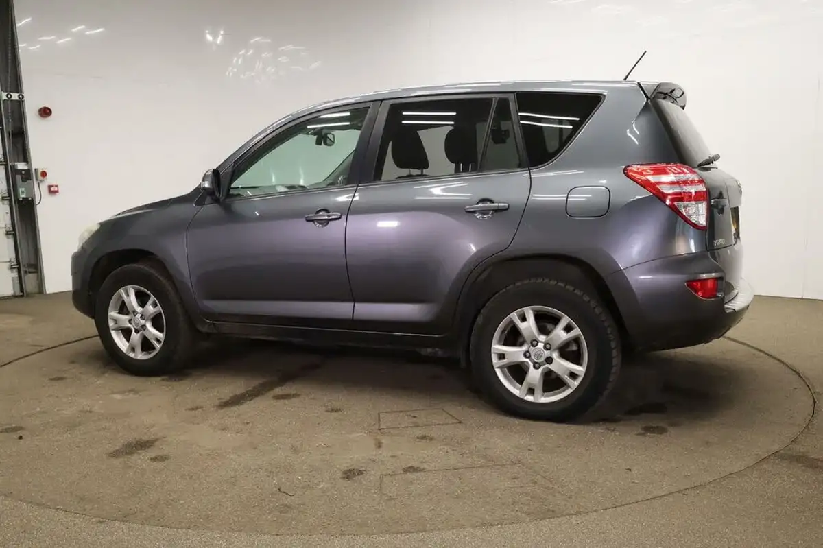 2010-toyota-rav4-22td-xt-r-22d-4d-150bhp-big-4