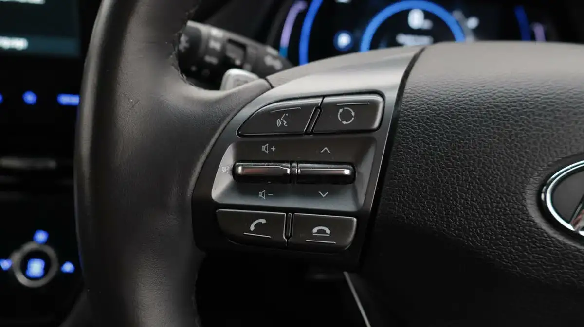 2022-hyundai-ioniq-e-premium-electric-big-23