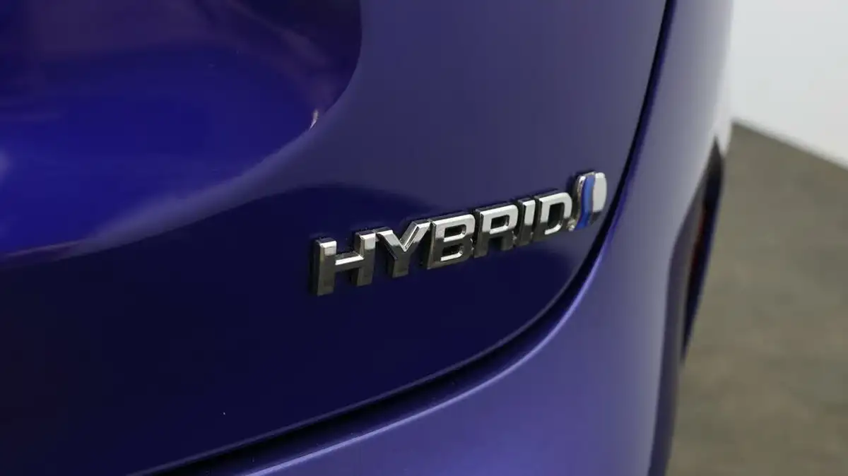 2022-toyota-yaris-15-vvt-i-design-panoramic-roof-big-14