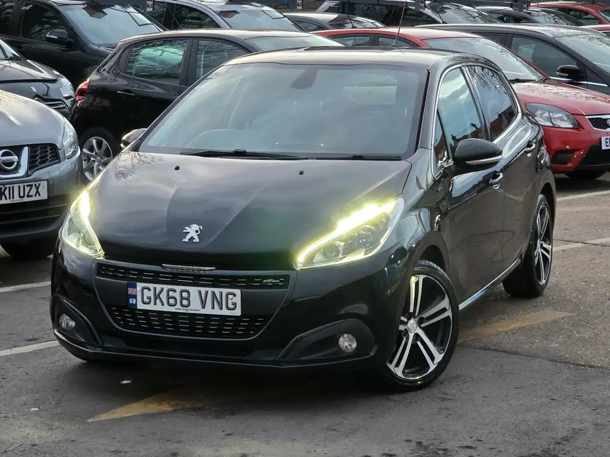 2018-peugeot-208-12-puretech-gt-line-eat6-big-21
