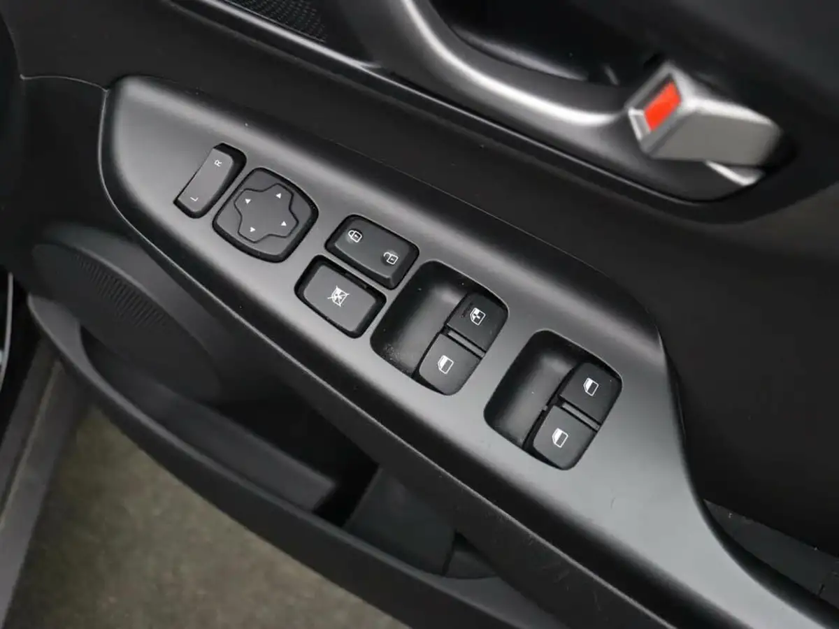 2020-hyundai-kona-10-t-gdi-play-big-13
