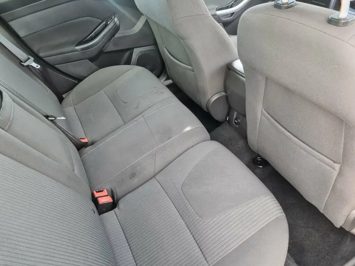 2012-ford-focus-10-titanium-125ps-hatchback-big-5