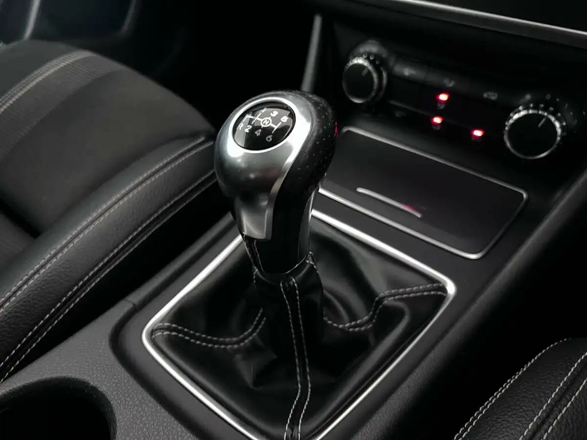 2019-mercedes-benz-gla-class-16-gla-180-urban-edition-ss-big-29
