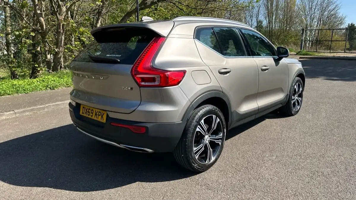 2019-volvo-xc40-20-t4-inscription-awd-big-21