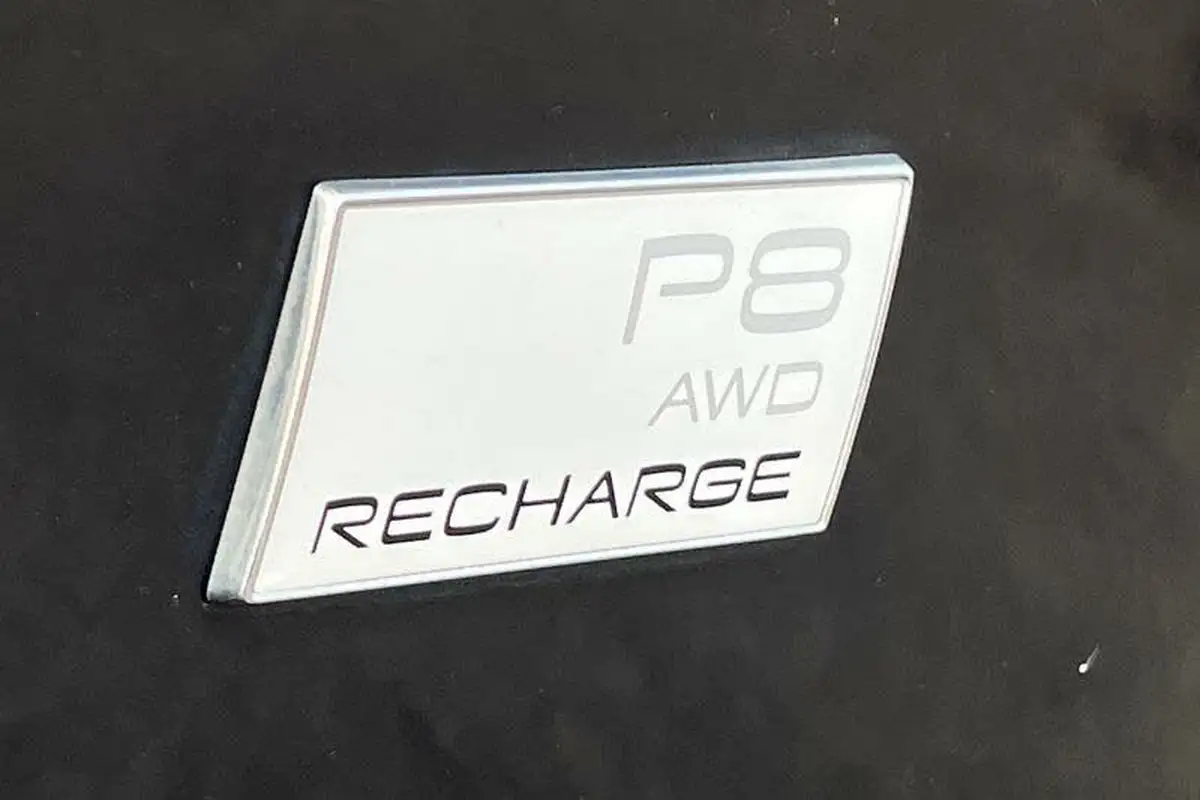 2021-volvo-xc40-e-p8-first-edition-big-27