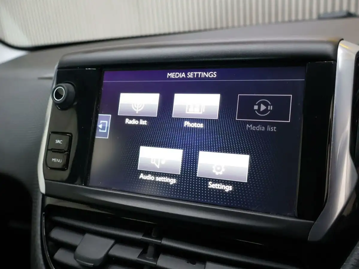 2016-peugeot-208-12-puretech-active-design-lime-5d-big-30