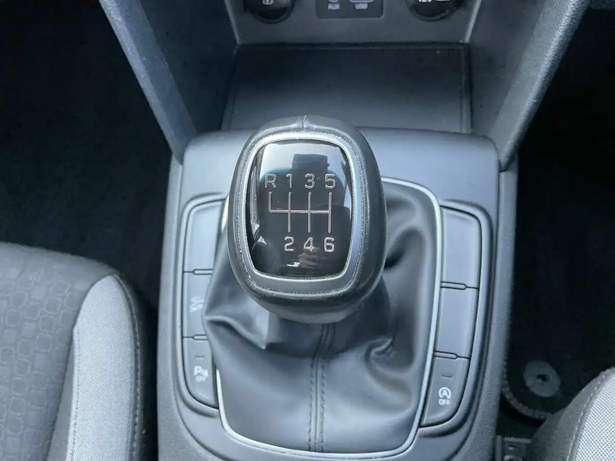 2019-hyundai-kona-10-t-gdi-se-big-22