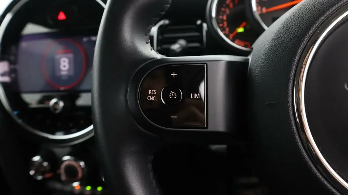 2022-mini-cooper-15-cooper-classic-hatchback-5d-big-22
