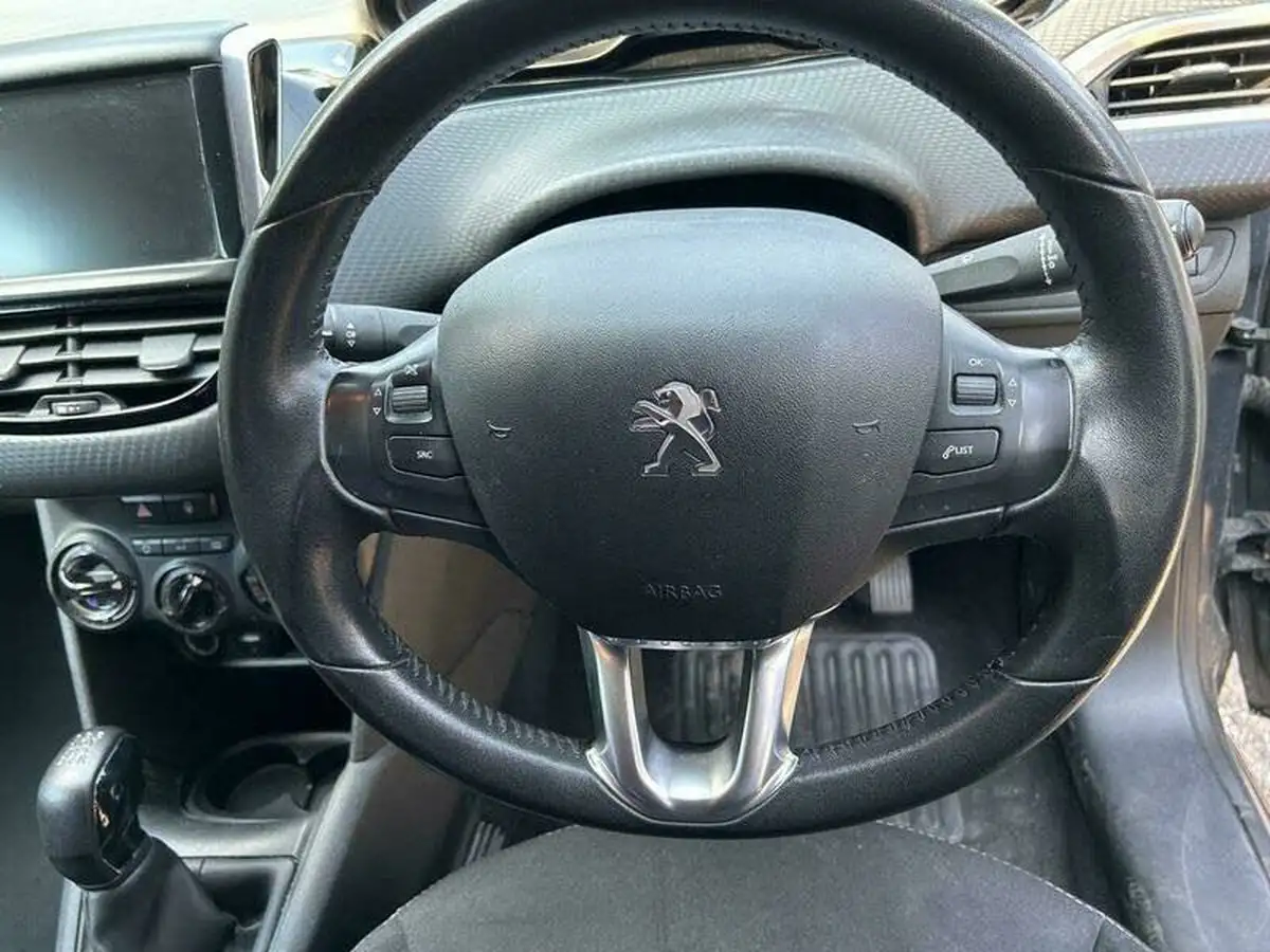 2016-peugeot-208-12-puretech-active-82bhp-5d-big-10