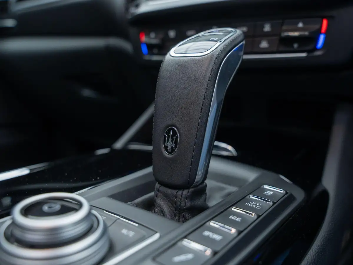 2021-maserati-levante-30-big-30