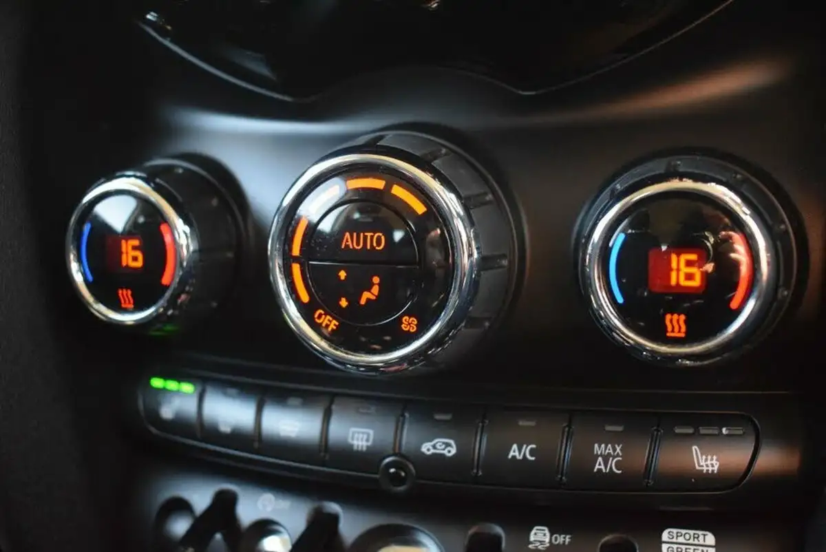 2018-mini-cooper-15-cooper-classic-ss-hatchback-3d-big-17