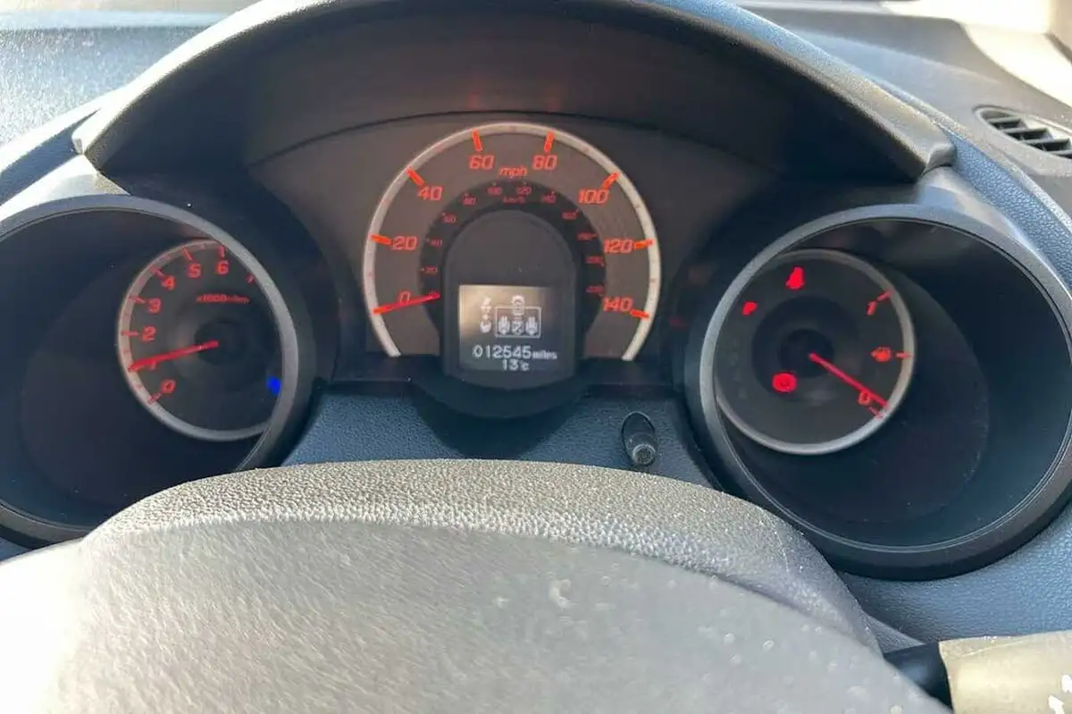 2014-honda-jazz-14-es-plus-cvt-big-10