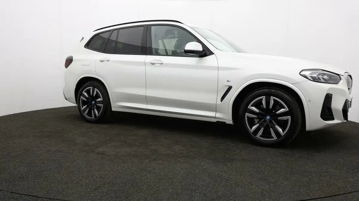 2022-bmw-ix3-e-m-sport-big-37