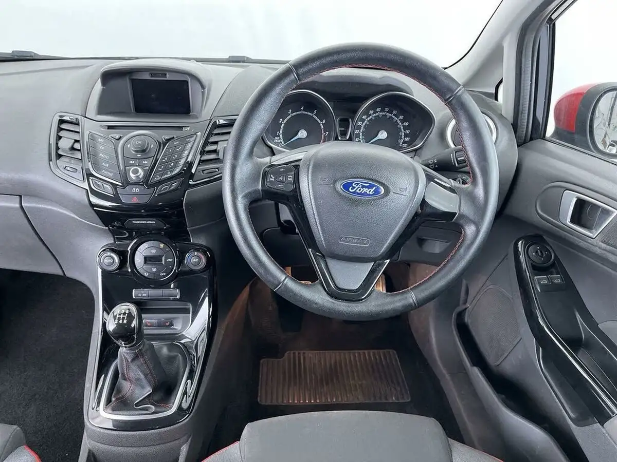 2015-ford-fiesta-10-zetec-s-black-edition-big-21