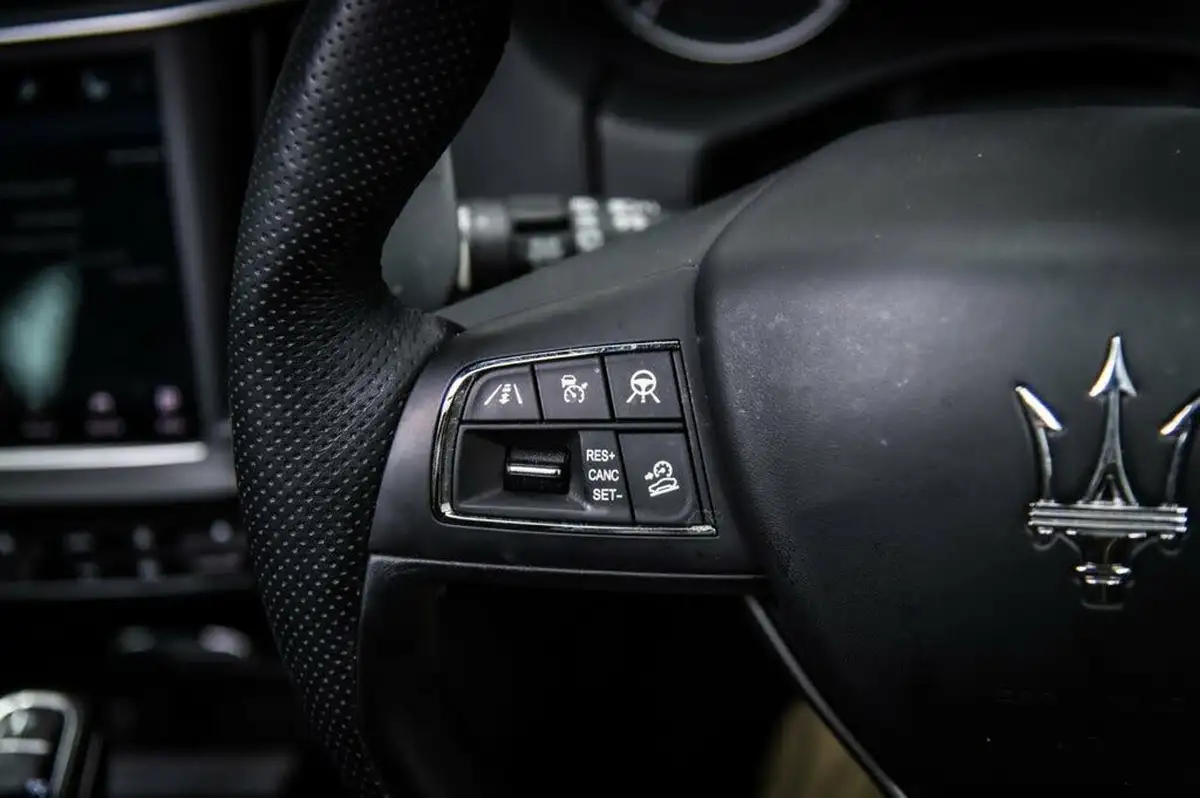 2021-maserati-levante-30-gransport-big-9