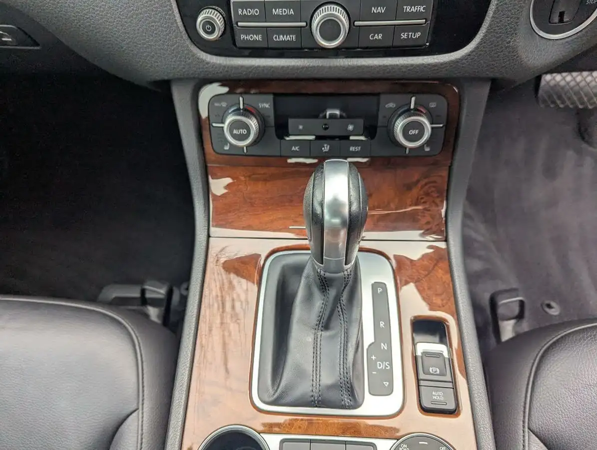 2015-volkswagen-touareg-30tdi-se-204ps-2970cc-big-27