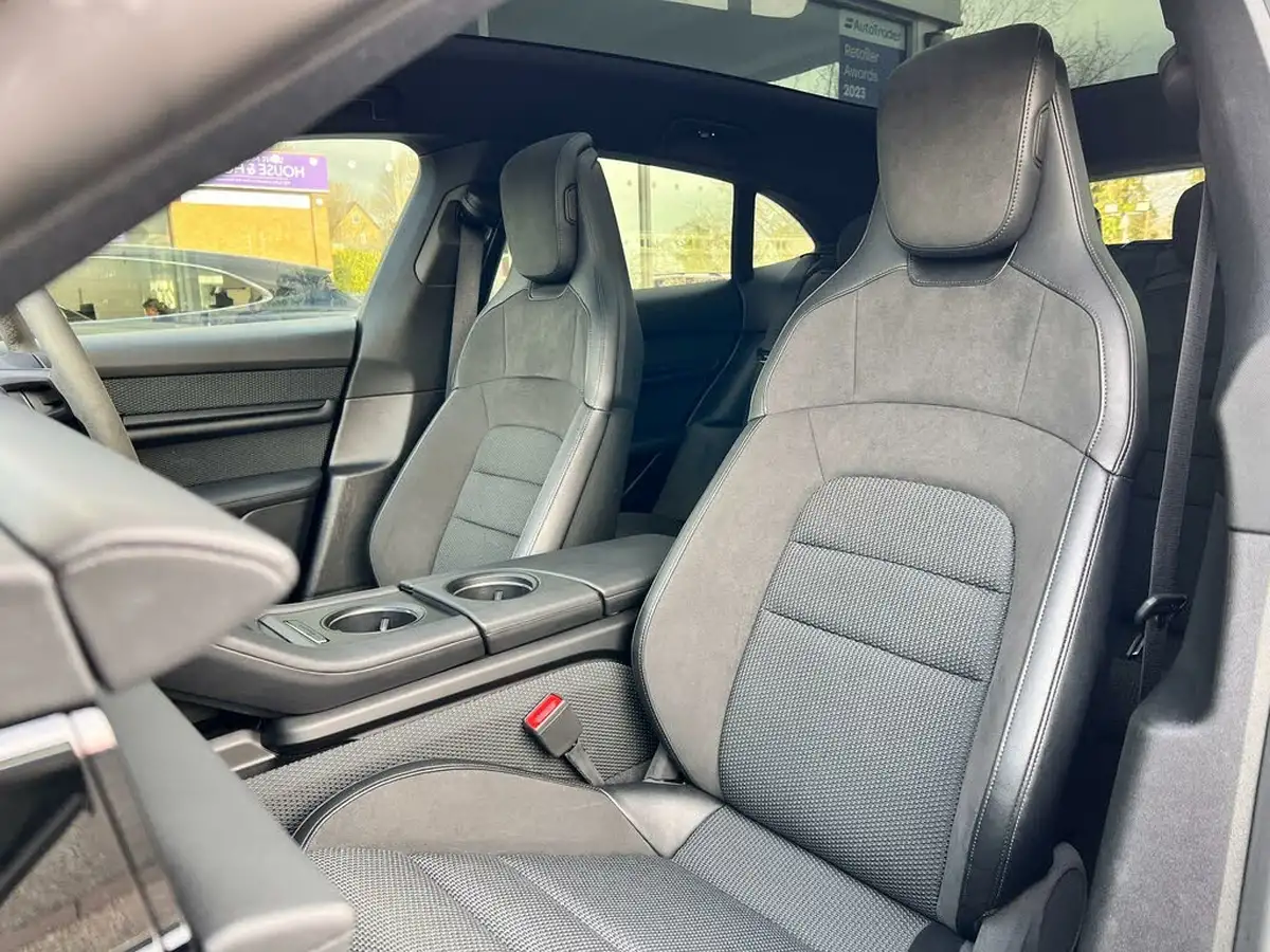 2022-porsche-taycan-e-4s-cross-turismo-big-13