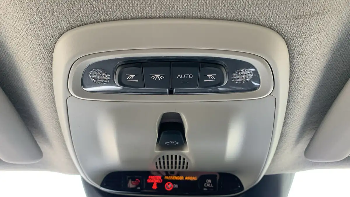 2021-volvo-xc40-15-t3-momentum-161bhp-big-38