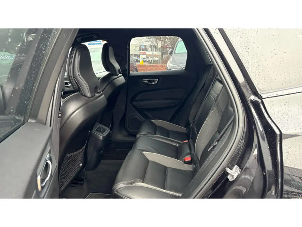 2020-volvo-xc60-20-b5-r-design-big-15