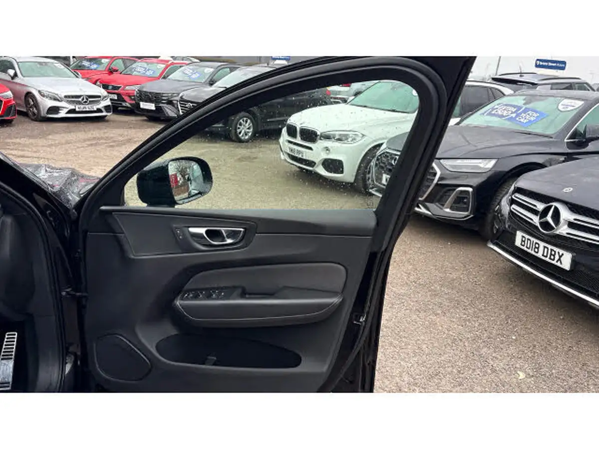 2020-volvo-xc60-20-b5-r-design-big-63