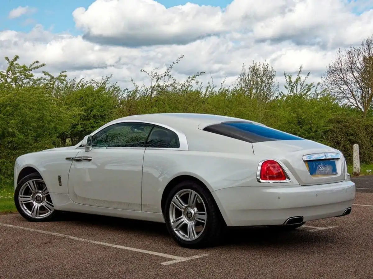 2016-rolls-royce-wraith-66-big-10