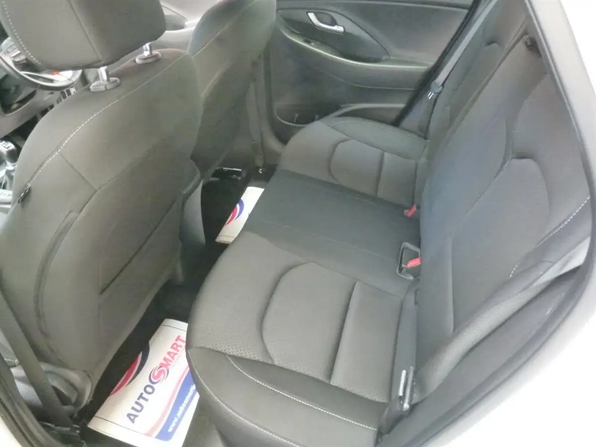 2020-hyundai-i30-16crdi-se-nav-115ps-tourer-big-17