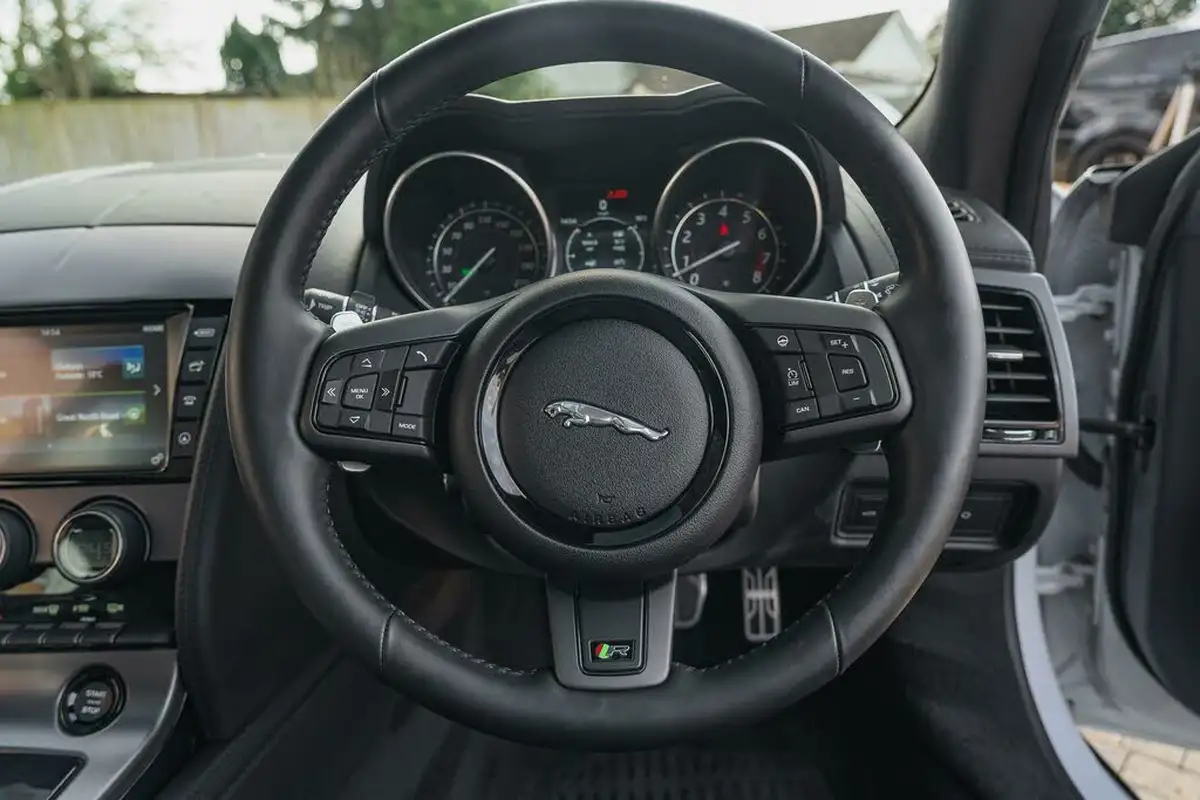 2016-jaguar-f-type-50-v8-sc-r-awd-coupe-big-26