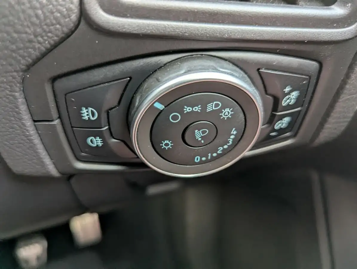 2018-ford-focus-10t-st-line-x-140ps-hatchback-big-31