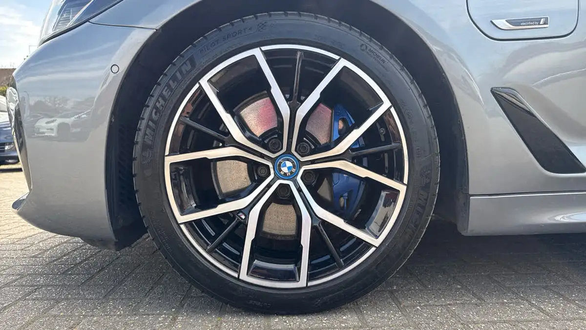 2022-bmw-5-series-20-530e-m-sport-touring-5d-big-16