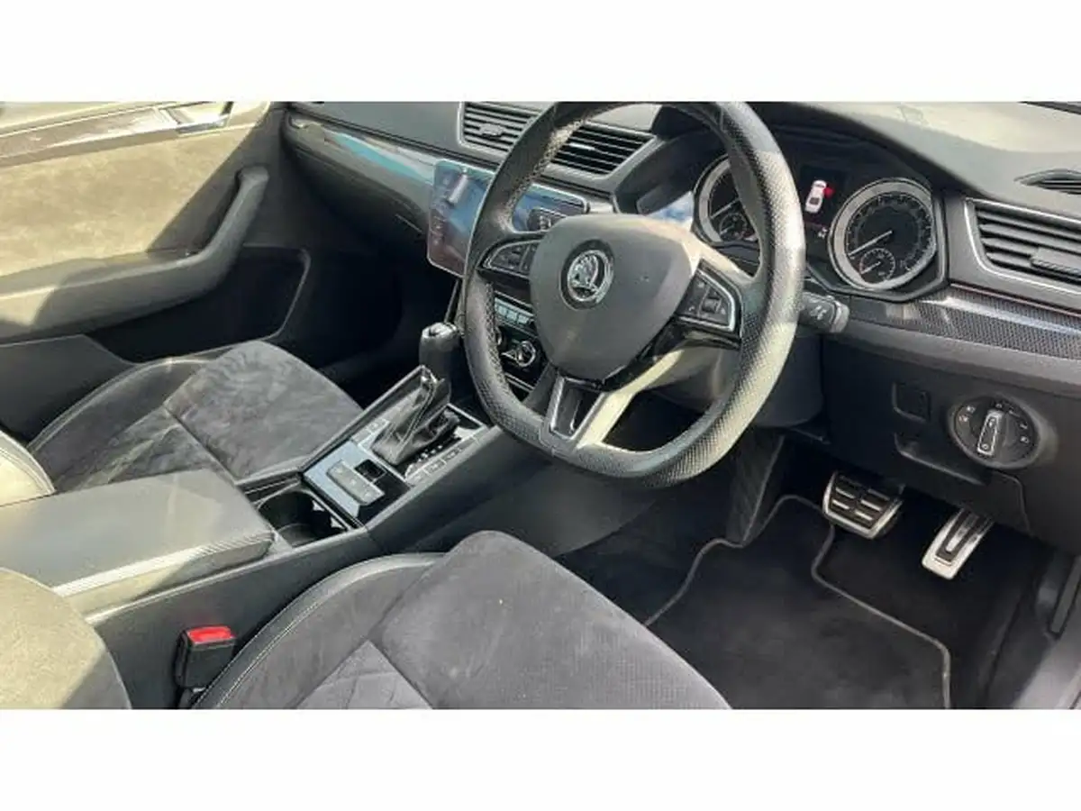 2018-skoda-superb-20-tsi-sportline-220ps-ss-hatchback-big-10