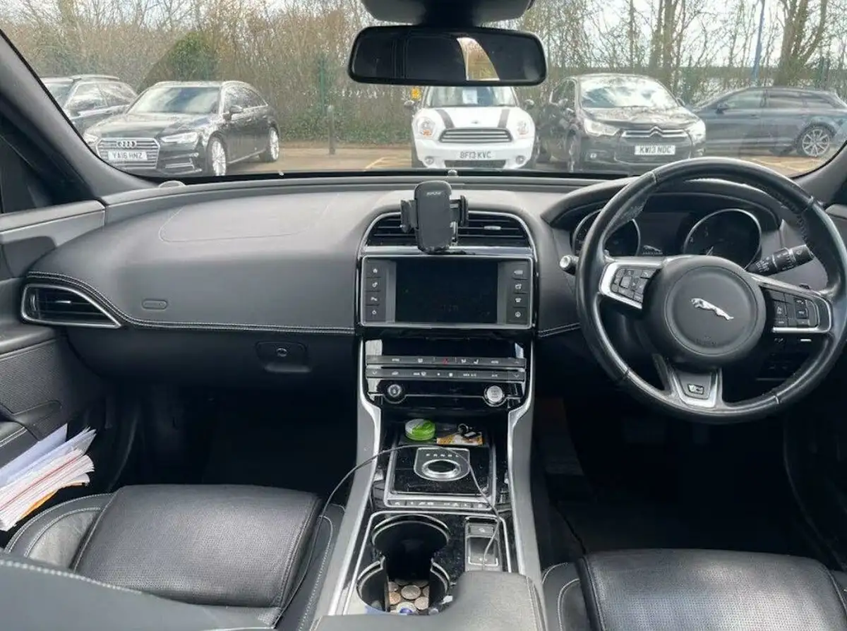 2017-jaguar-xe-20d-r-sport-180ps-1999cc-auto-big-3