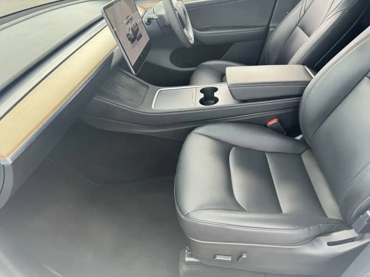 2022-tesla-model-y-e-long-range-big-29