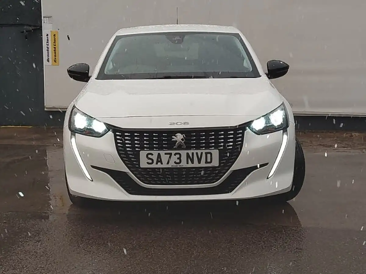 2023-peugeot-208-12-puretech-allure-premium-100ps-eat8-big-11