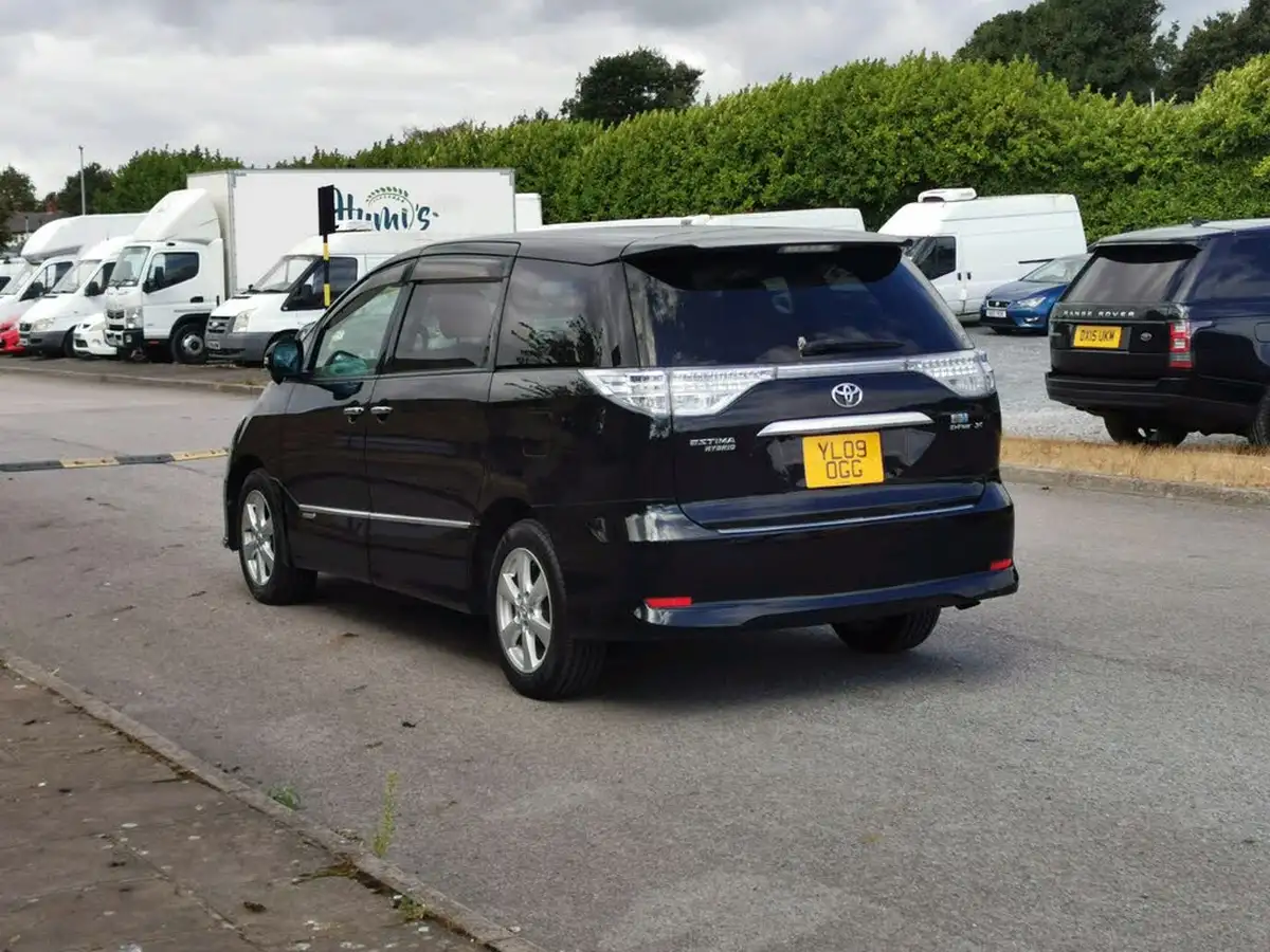 2009-toyota-estima-hybrid-24-litre-big-2