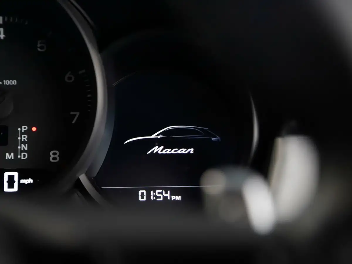 2023-porsche-macan-20-big-19