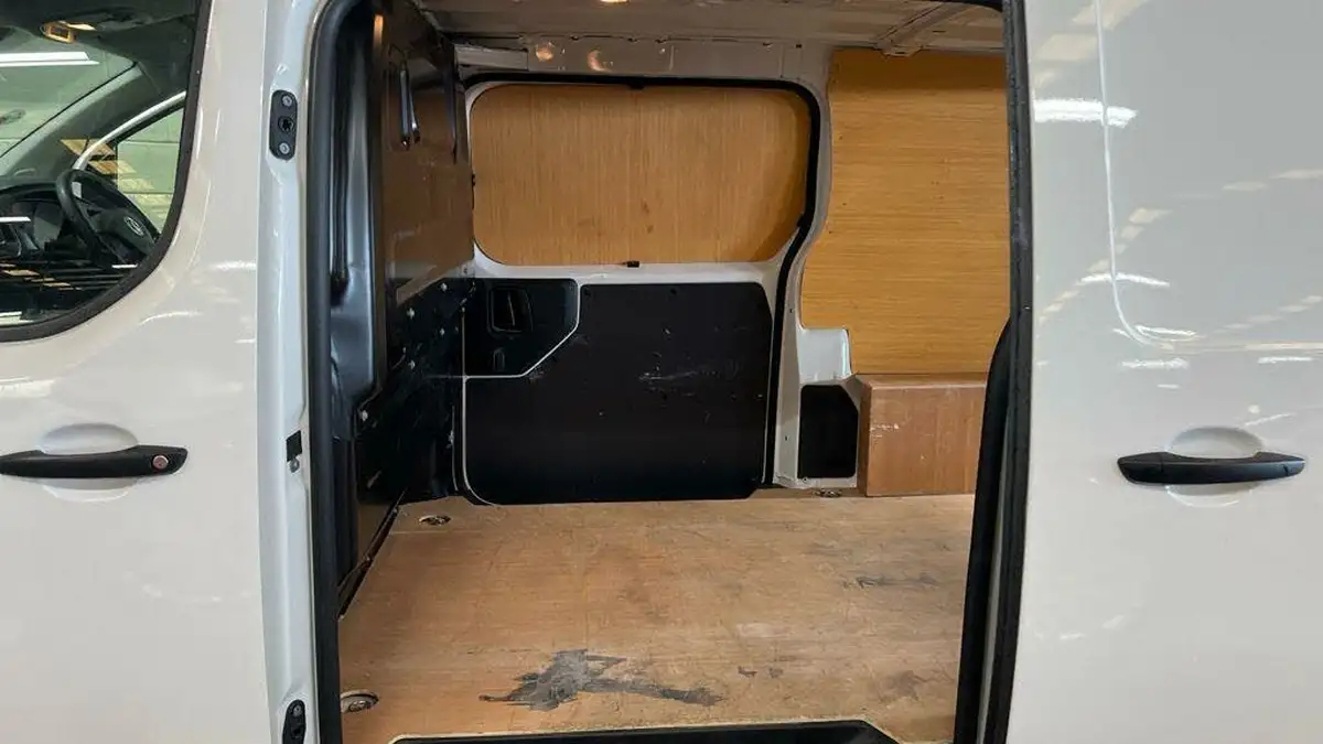 2021-vauxhall-vivaro-big-9