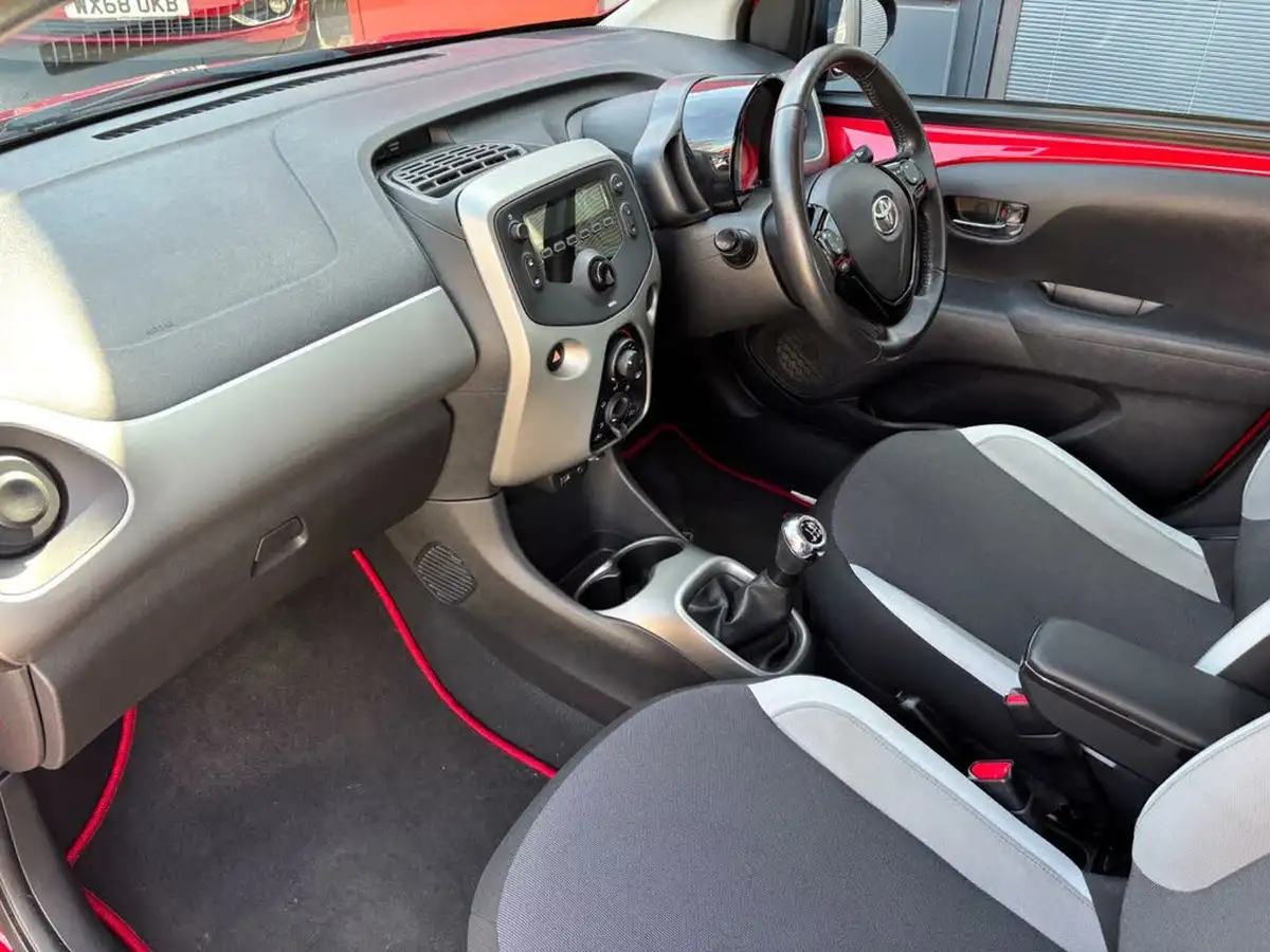 2018-toyota-aygo-10-vvt-i-x-play-71bhp-5d-big-13
