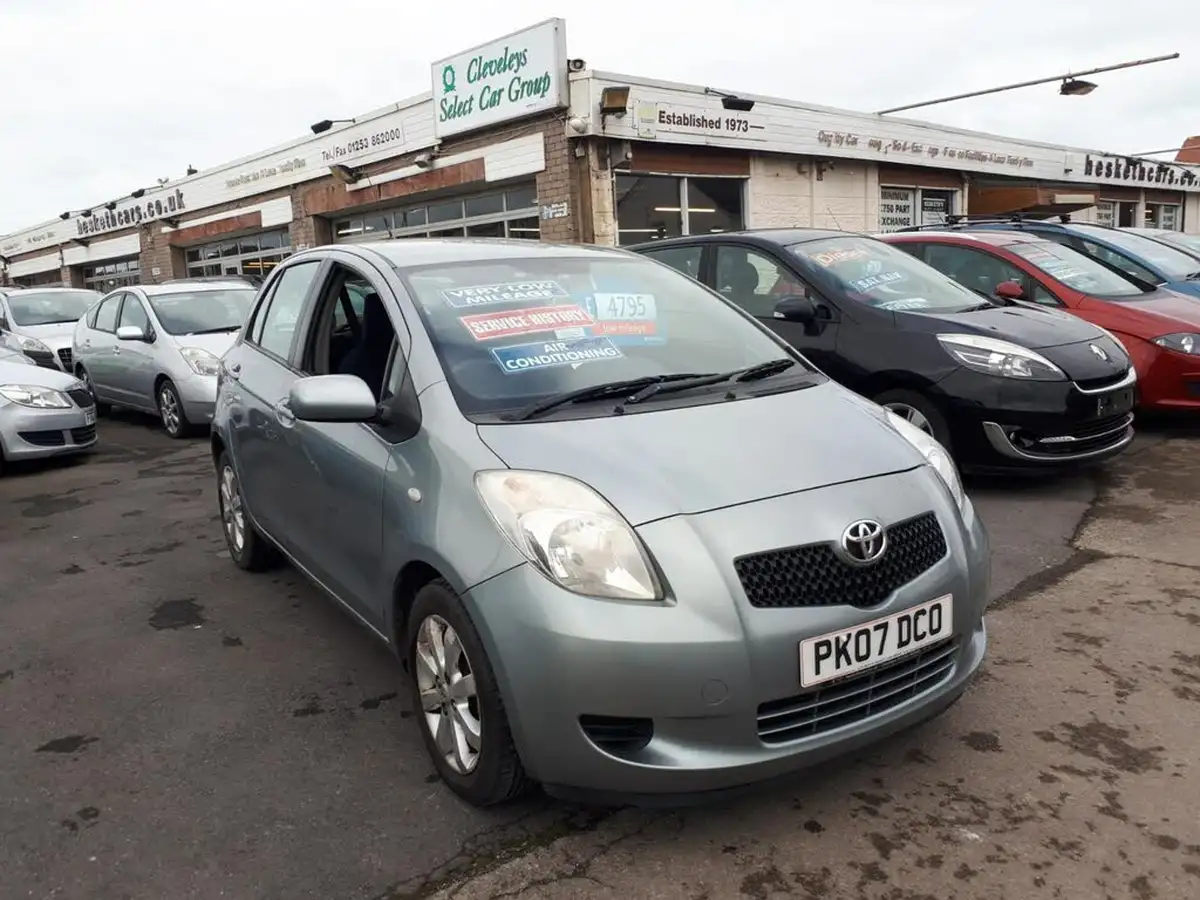 2007-toyota-yaris-13-zinc-5d-big-2