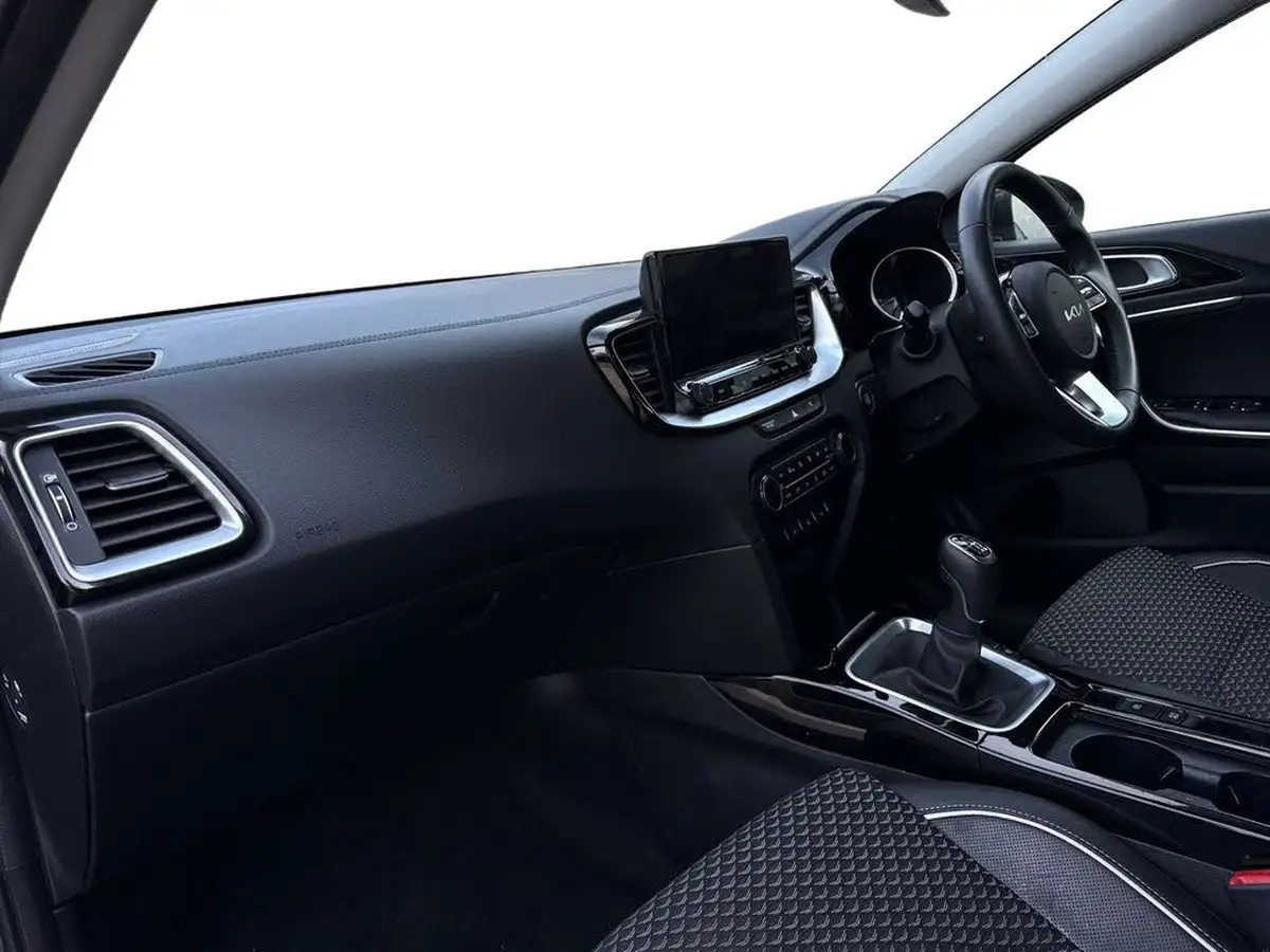 2024-kia-ceed-15-t-gdi-3-sportswagon-big-5