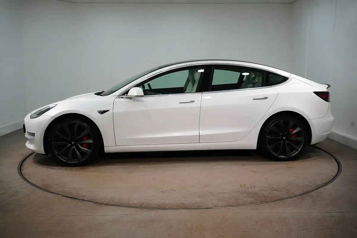 2020-tesla-model-3-e-performance-big-4