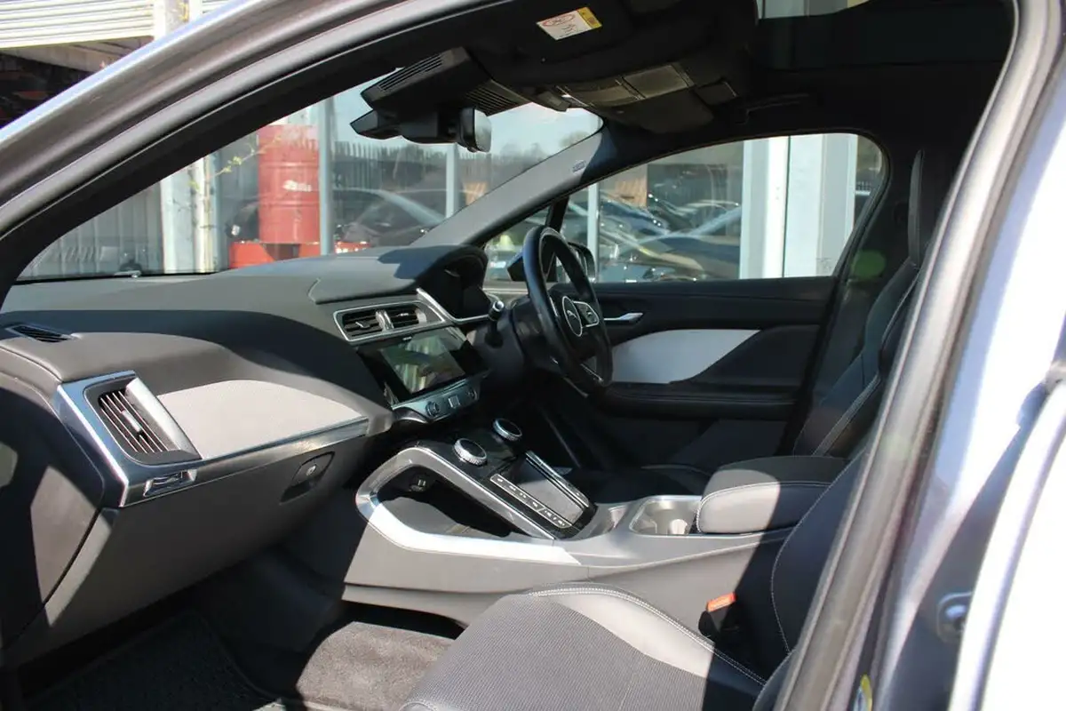 2022-jaguar-i-pace-ev400-hse-black-big-9