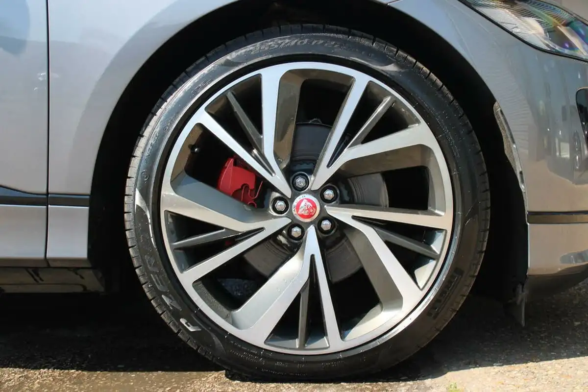 2022-jaguar-i-pace-ev400-hse-black-big-29