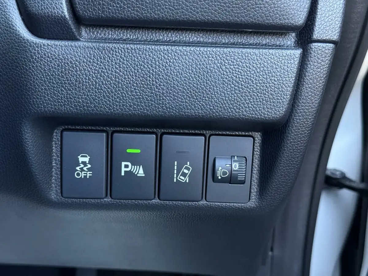 2020-honda-jazz-13-i-vtec-se-cvt-big-21