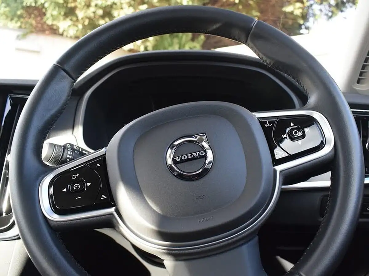2022-volvo-v90-20td-b4-momentum-big-21