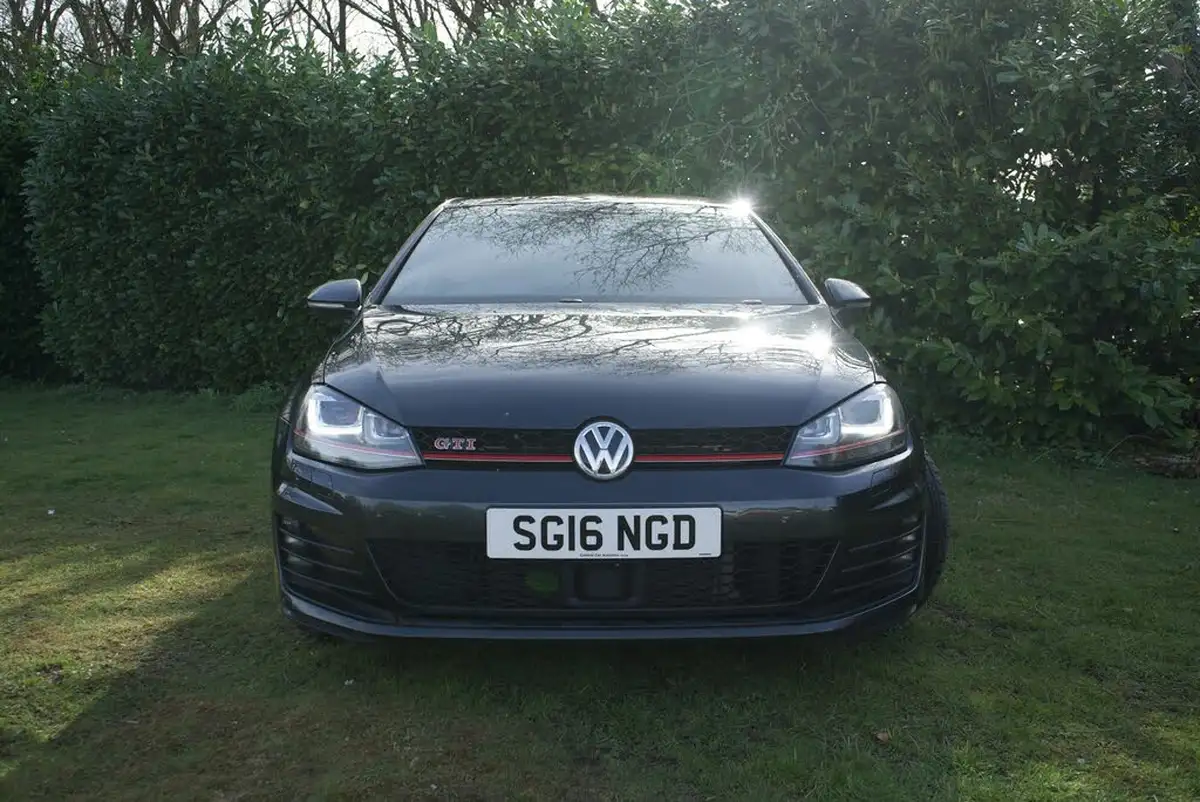 2016-volkswagen-golf-20-tsi-gti-220ps-hatchback-5d-big-2