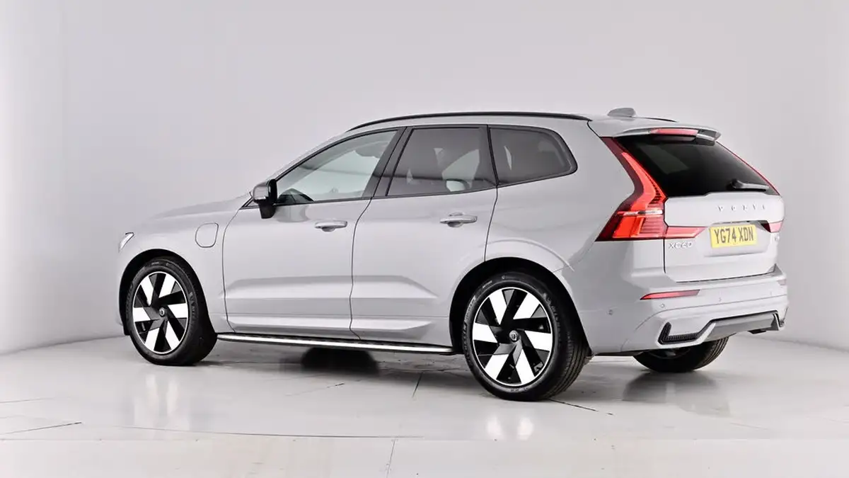 2024-volvo-xc60-20-t8-ultimate-dark-big-67