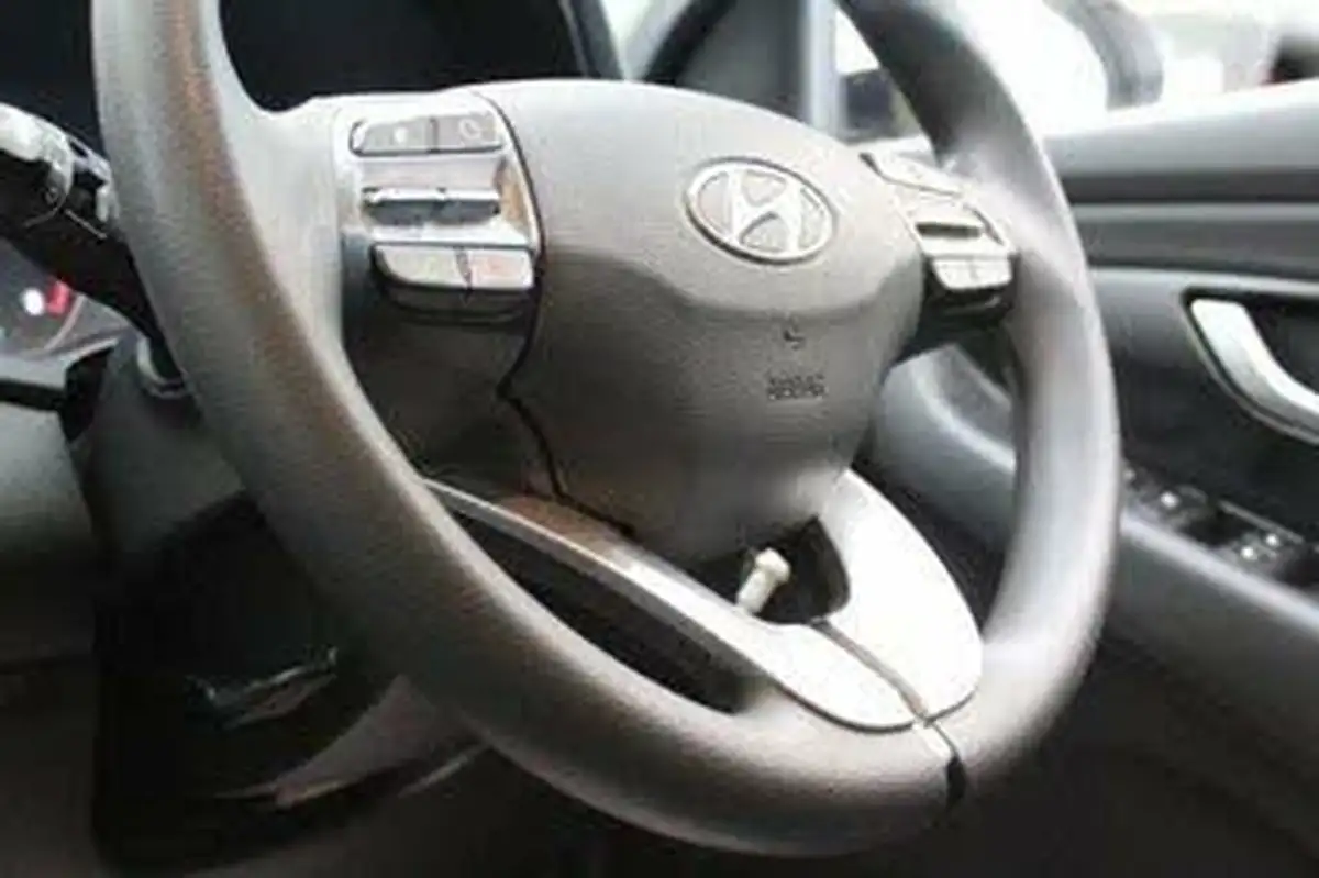 2018-hyundai-i30-10-t-gdi-isg-tourer-big-24