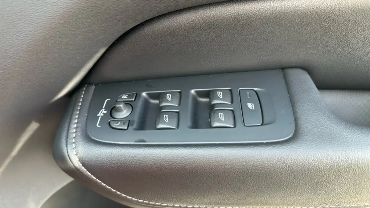 2021-volvo-xc60-20-b5-inscription-big-35