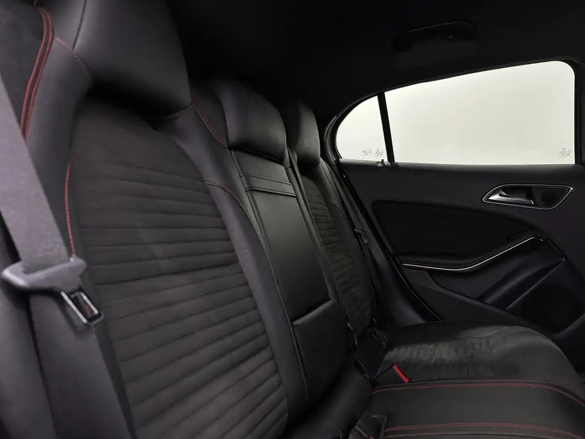 2015-mercedes-benz-gla-class-21d-gla-200d-amg-line-ss-big-39